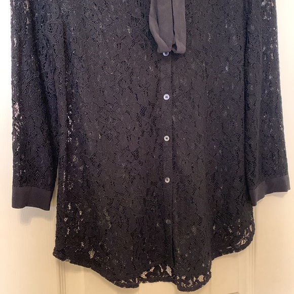 Babaton lace blouse size MEDIUM - Picture 3 of 4